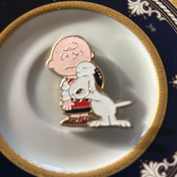 Vintage Enameled Charlie Brown & Snoopy Pin - Picture 2 of 5